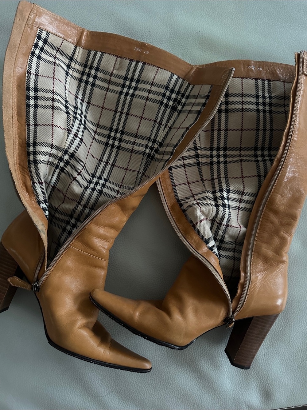 Burberry Pattern Italian Made Tan Genuine Leather Knee Boots size 6 - Picture 4 of 5